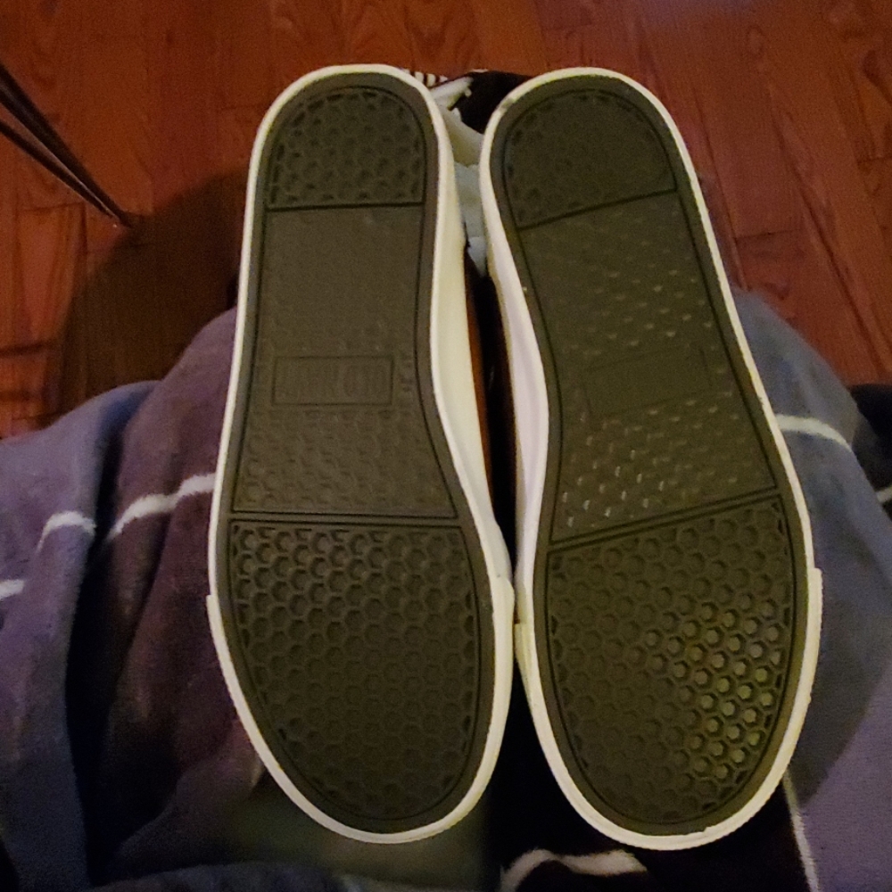 Shoes - Picture 2 of 3